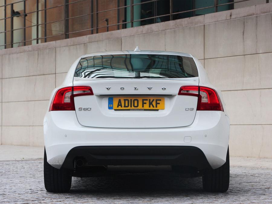  Volvo S60 D3 2010 года  (UK) (фото 12 из 27)